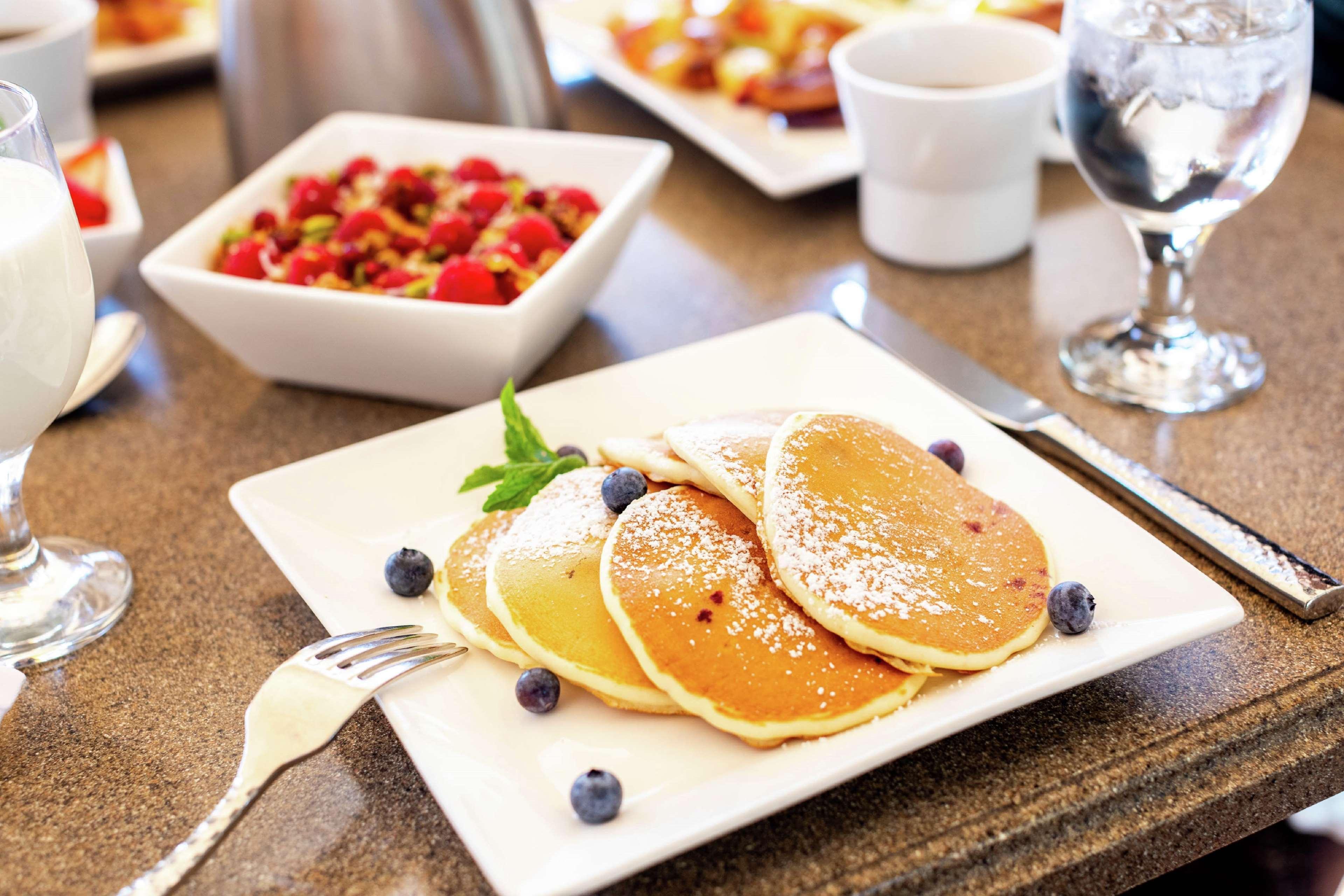 Hilton Santa Barbara Beachfront Resort Екстер'єр фото