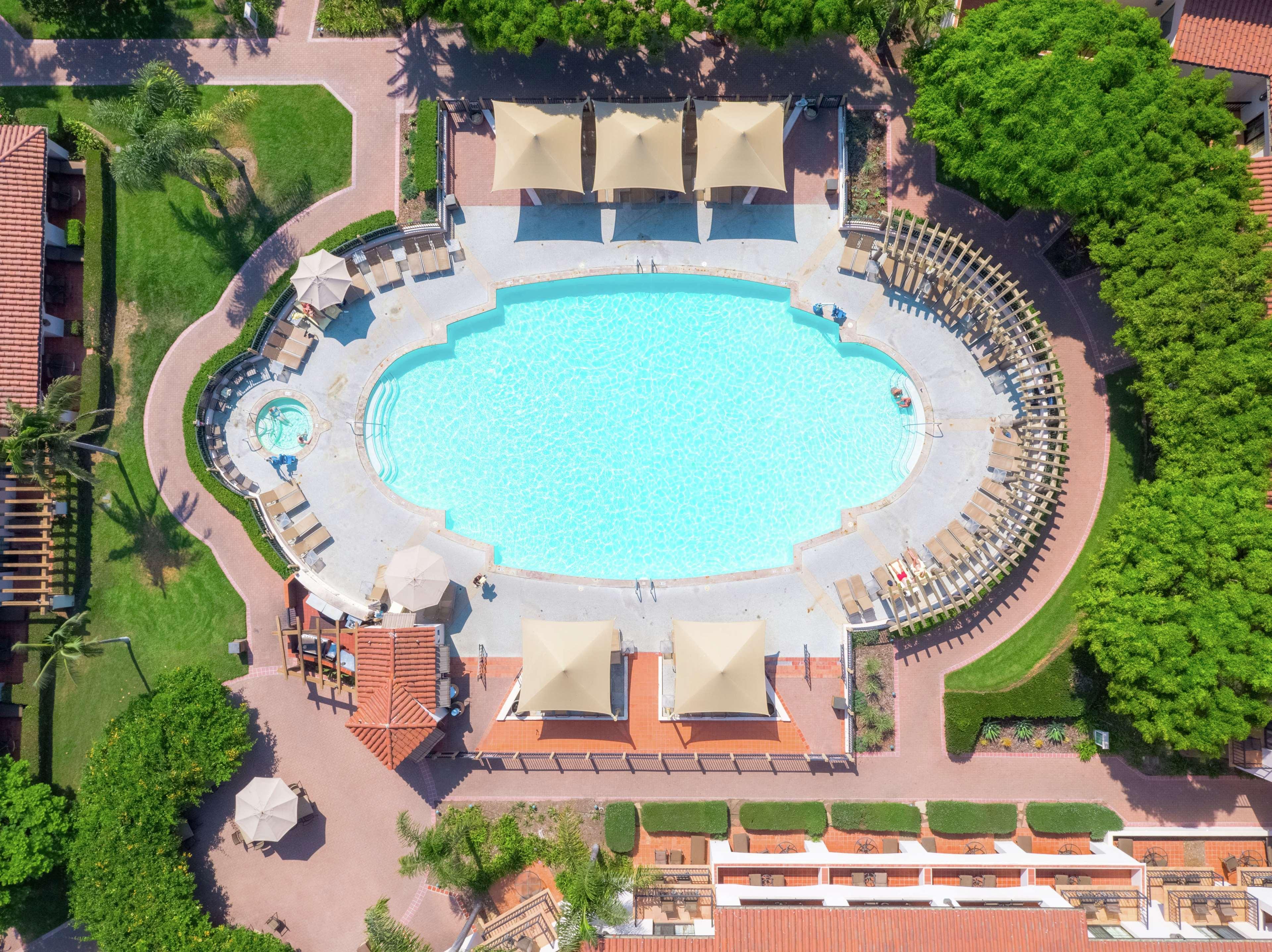 Hilton Santa Barbara Beachfront Resort Екстер'єр фото